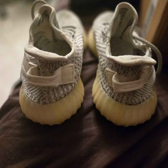 Men\'s Yeezy Boost shoes, size 6 main image 3